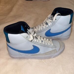 Nike Blazer Mid ‘77 Grade School 5Y or women’s 6.5